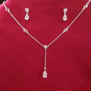 Avon CZ PEAR DROP NECKLACE AND EARRING GIFTSET silvertone